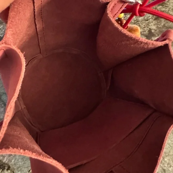 Portland Leather Goods Devan Bucket Tote - Classic size - Foxglove color - Picture 4 of 4